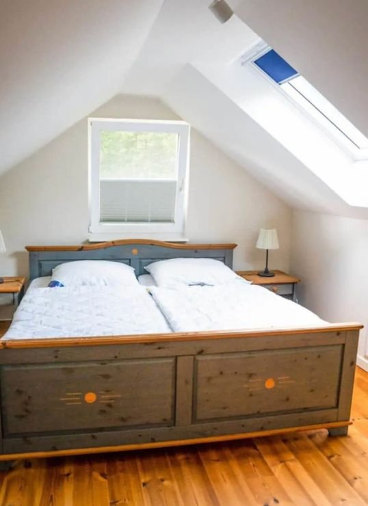 Oberes Schlafzimmer links
